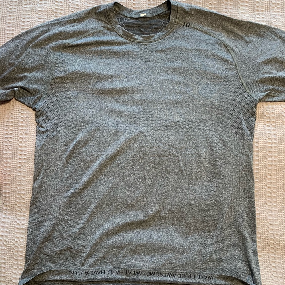 Lululemon Men’s Large Short Sleeve Shirt